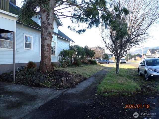 237 13th Street, Raymond, WA 98577