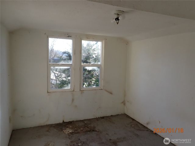 237 13th Street, Raymond, WA 98577