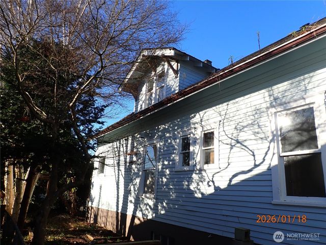 237 13th Street, Raymond, WA 98577