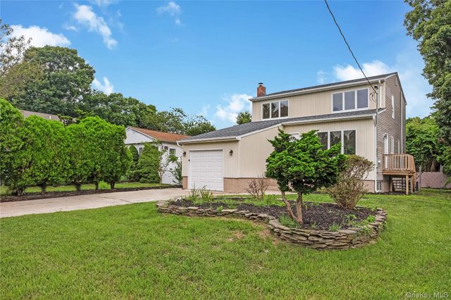 65 Westminster Drive, Shirley, NY 11967