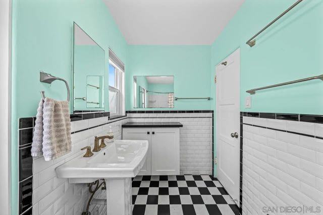 716 Dover, San Diego, CA 92109