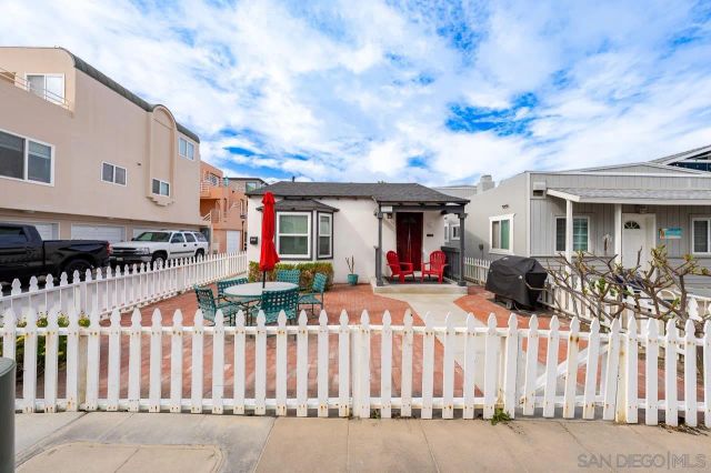 716 Dover, San Diego, CA 92109