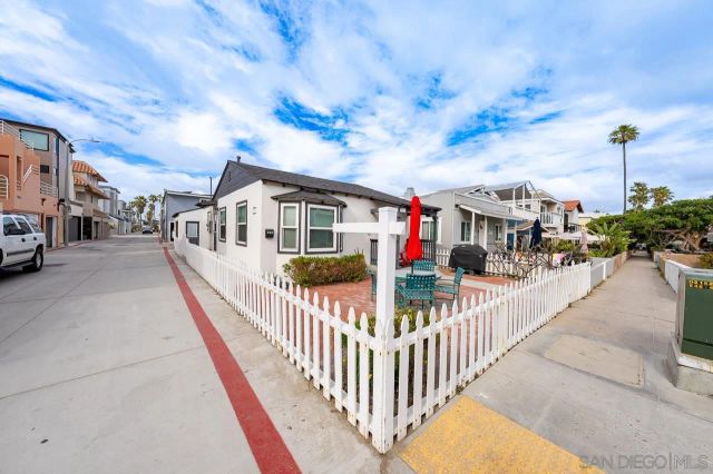716 Dover, San Diego, CA 92109