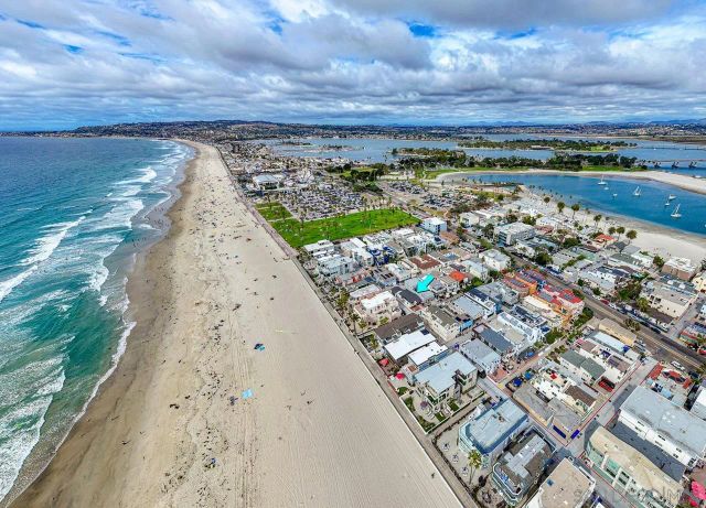 716 Dover, San Diego, CA 92109