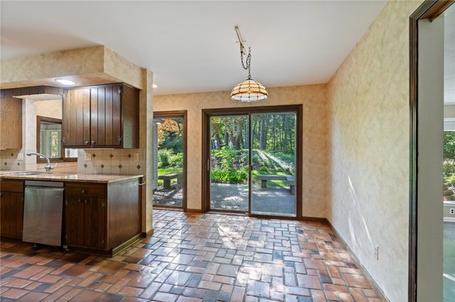 26 Rippingale Road, Pittsford, NY 14534