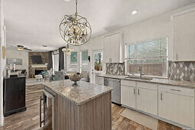 6302 Jade Gln, San Antonio, TX 78249