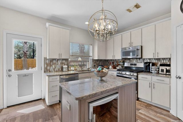 6302 Jade Gln, San Antonio, TX 78249