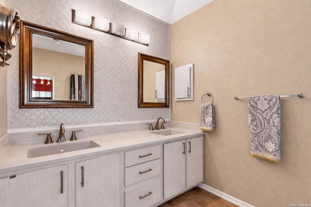 6302 Jade Gln, San Antonio, TX 78249