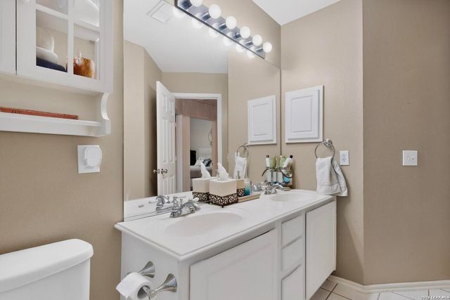 6302 Jade Gln, San Antonio, TX 78249