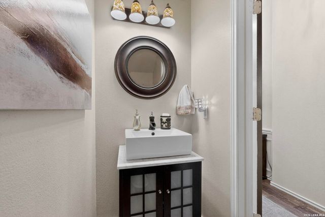 6302 Jade Gln, San Antonio, TX 78249