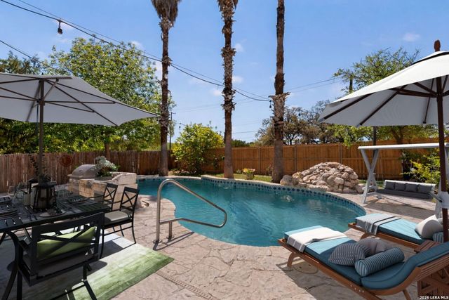 6302 Jade Gln, San Antonio, TX 78249