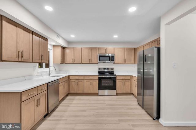 22 TROWBRIDGE LN, Clementon, NJ 08021