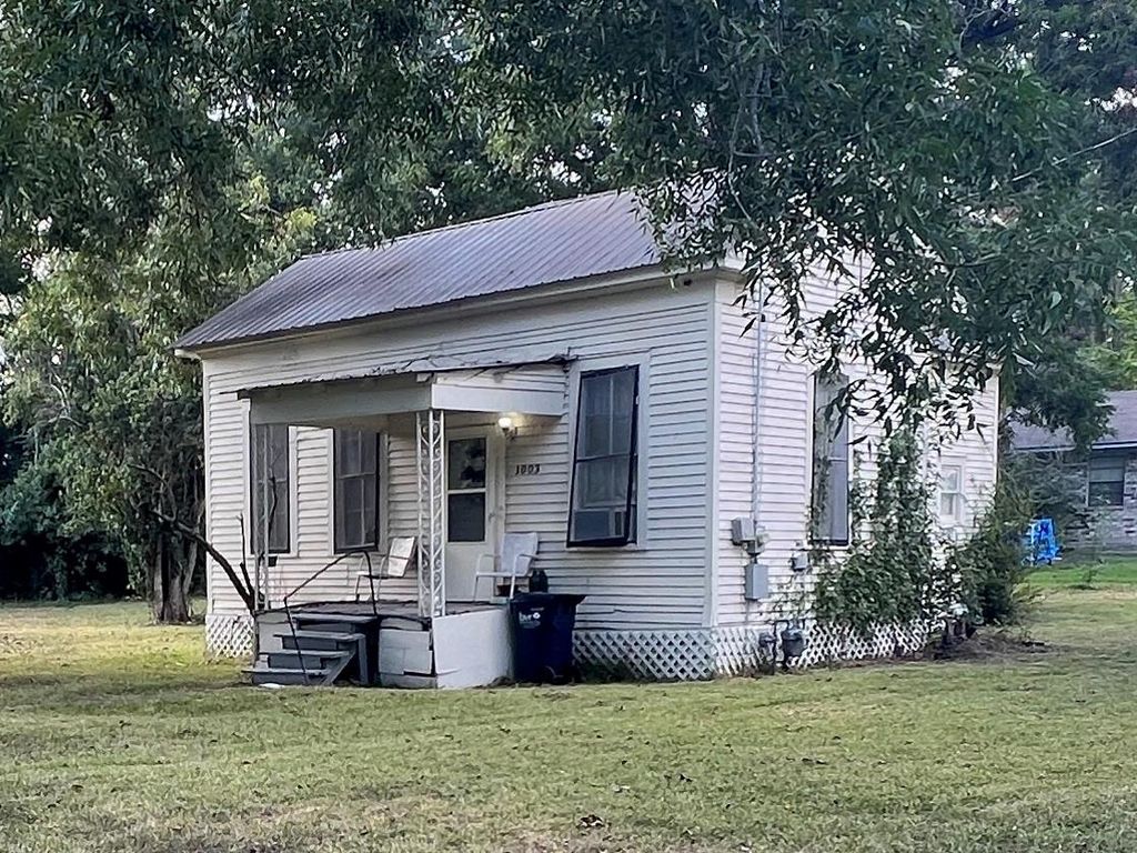 1003 Norris Street, Brenham, TX 77833