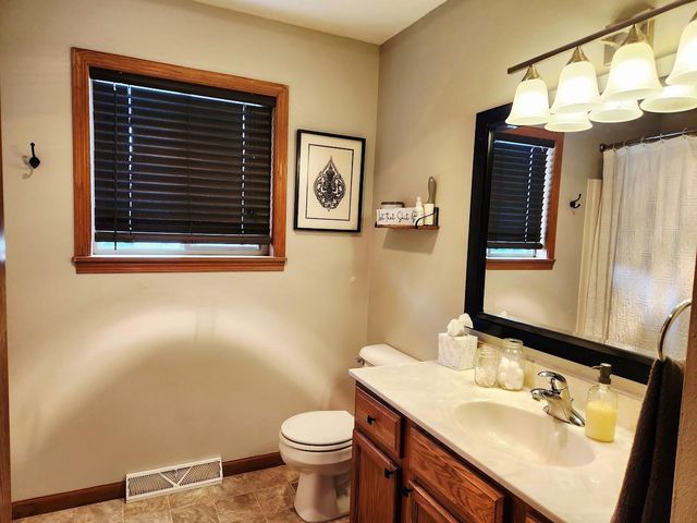 1091 COUNTY ROAD V, Fond Du Lac, WI 54935