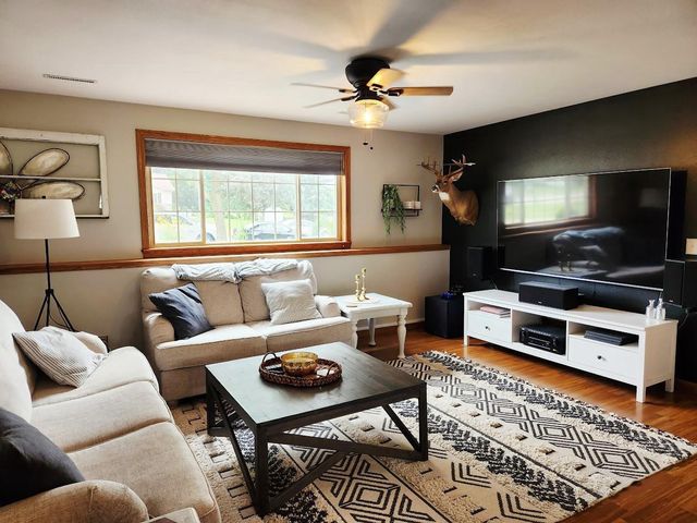 1091 COUNTY ROAD V, Fond Du Lac, WI 54935