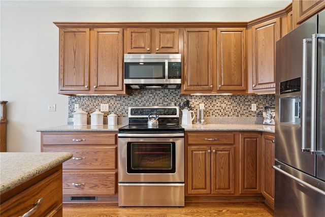 418 Prairie View Drive, Fairfax, IA 52228