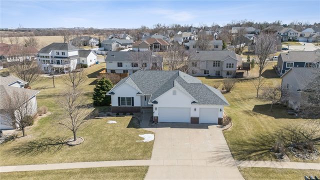 418 Prairie View Drive, Fairfax, IA 52228