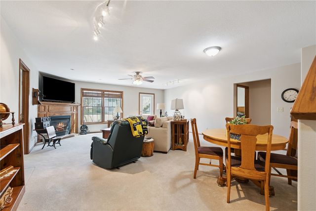 418 Prairie View Drive, Fairfax, IA 52228