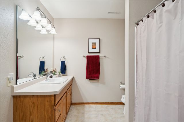 418 Prairie View Drive, Fairfax, IA 52228