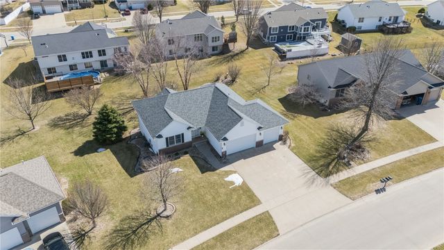 418 Prairie View Drive, Fairfax, IA 52228