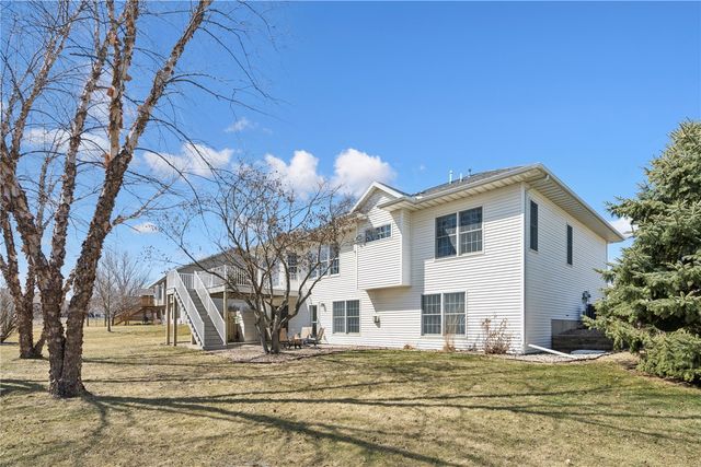 418 Prairie View Drive, Fairfax, IA 52228