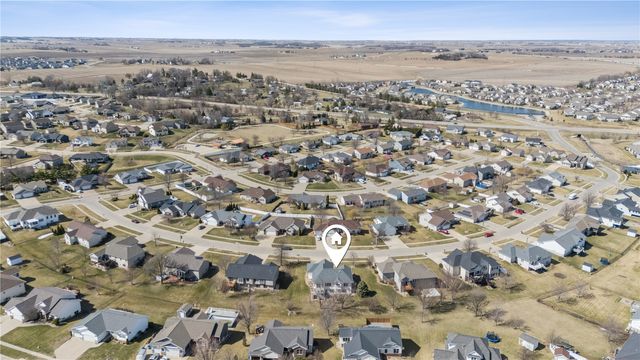 418 Prairie View Drive, Fairfax, IA 52228