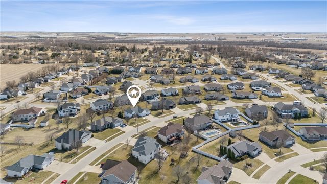418 Prairie View Drive, Fairfax, IA 52228