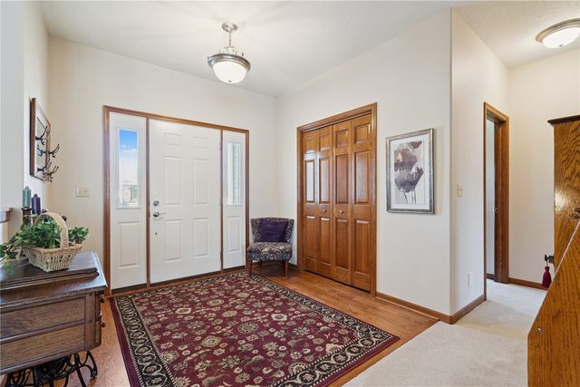 418 Prairie View Drive, Fairfax, IA 52228