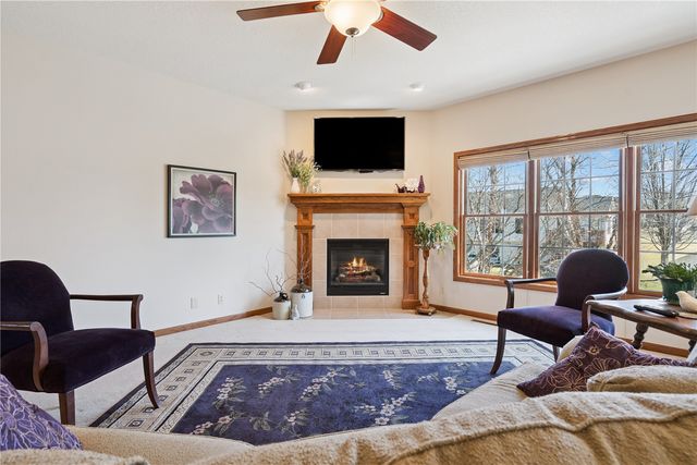 418 Prairie View Drive, Fairfax, IA 52228