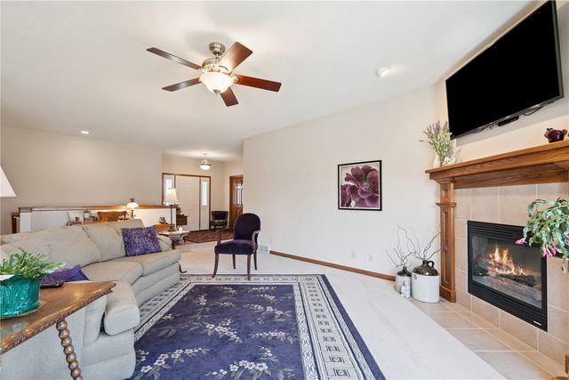 418 Prairie View Drive, Fairfax, IA 52228