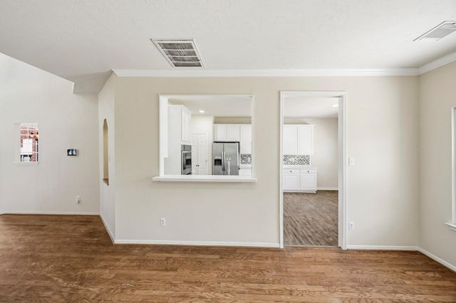 215 Crabapple Drive, Baytown, TX 77520