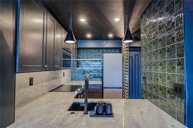 2870 Pharr Court South NW 2402, Atlanta, GA 30305