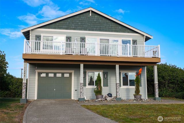 1244 Camero Loop SW, Ocean Shores, WA 98569
