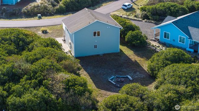 1244 Camero Loop SW, Ocean Shores, WA 98569