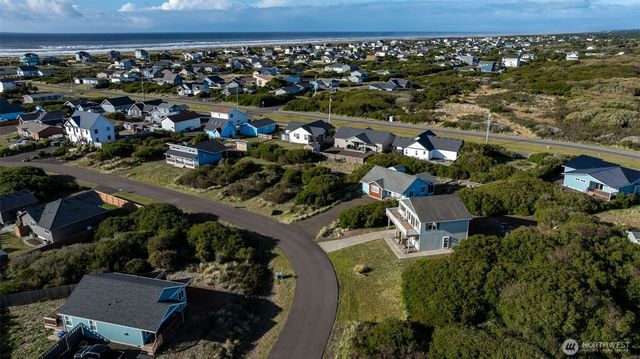 1244 Camero Loop SW, Ocean Shores, WA 98569