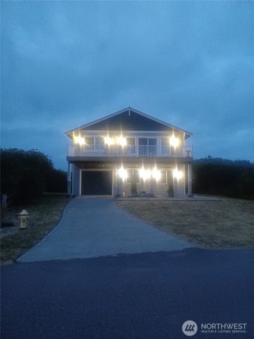 1244 Camero Loop SW, Ocean Shores, WA 98569