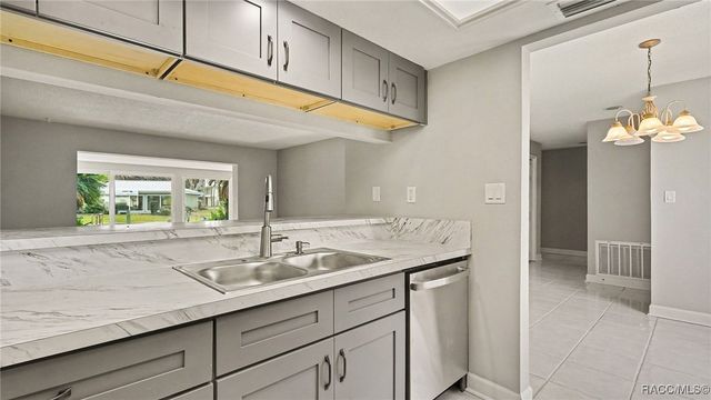 11616 W Kingfisher Court, Crystal River, FL 34429