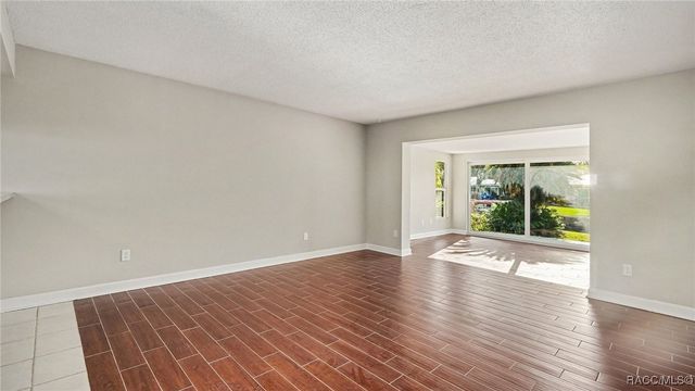 11616 W Kingfisher Court, Crystal River, FL 34429