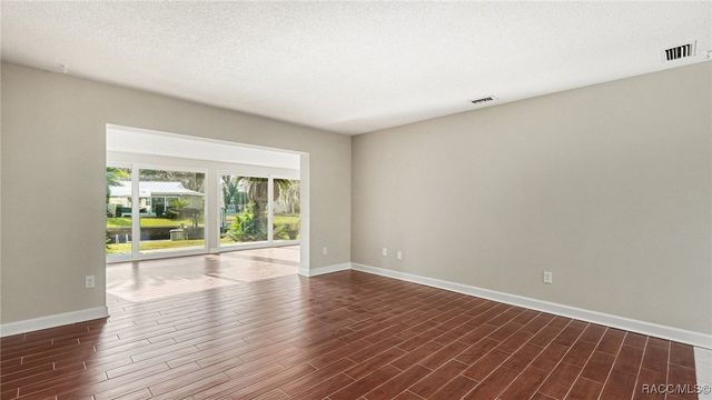 11616 W Kingfisher Court, Crystal River, FL 34429