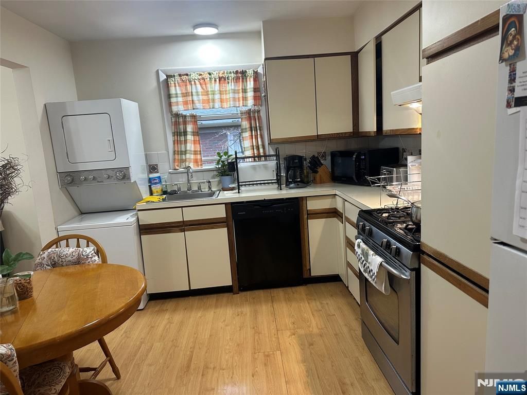 300 Maple Street, Fort Lee, NJ 07024