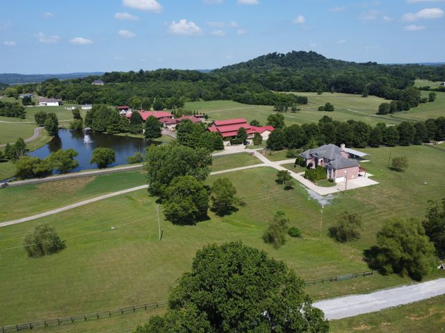 1616 Long Hollow Pike, Gallatin, TN 37066
