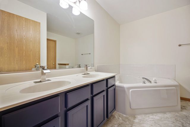 26284 W Vista Court 14-2, Ingleside, IL 60041