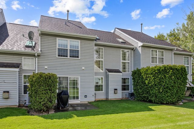 26284 W Vista Court 14-2, Ingleside, IL 60041