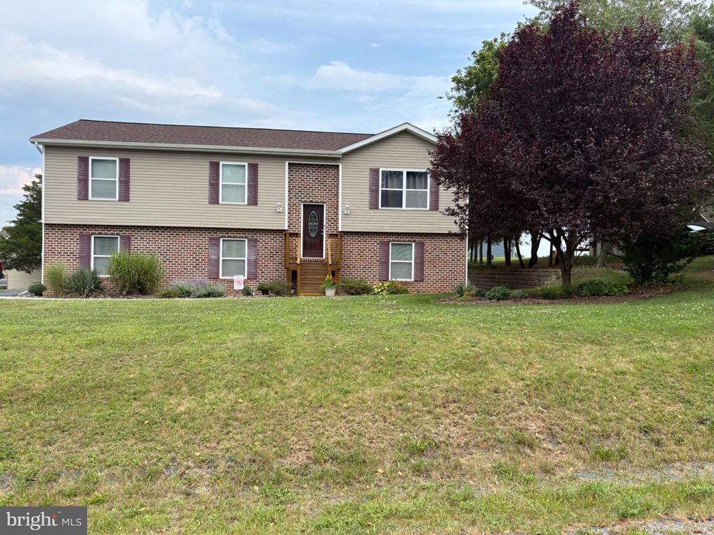 3610 HICKORY CT, Chambersburg, PA 17202