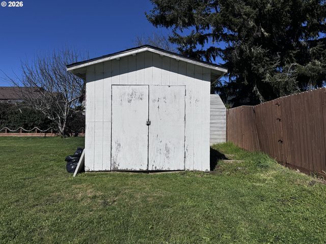 97935 HOLLY Ln, Brookings, OR 97415