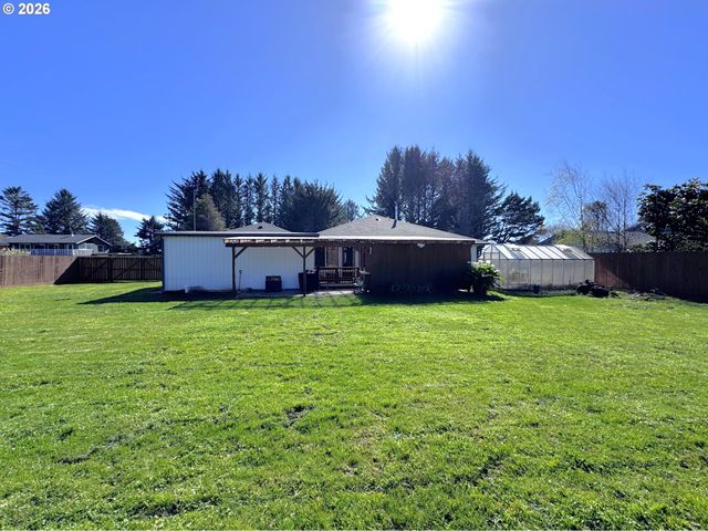 97935 HOLLY Ln, Brookings, OR 97415