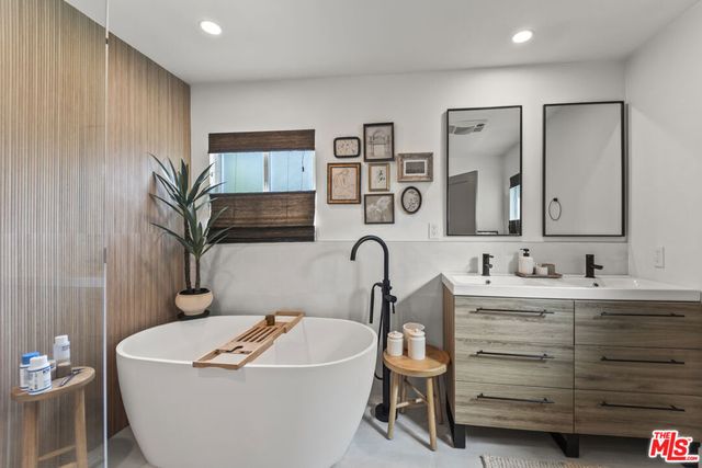 7733 Lexington Avenue, West Hollywood, CA 90046