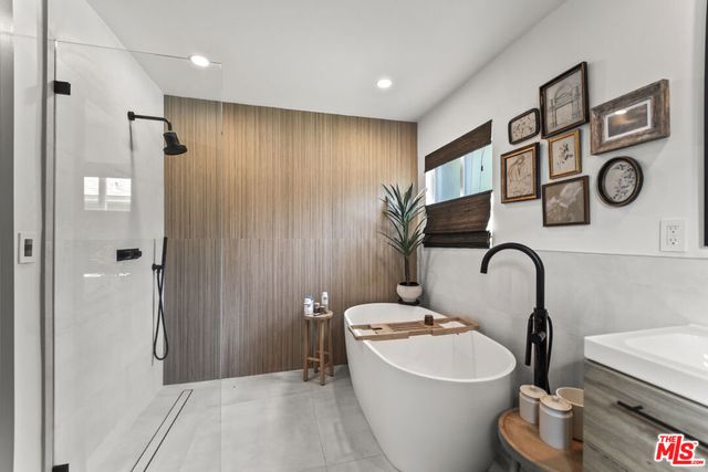 7733 Lexington Avenue, West Hollywood, CA 90046