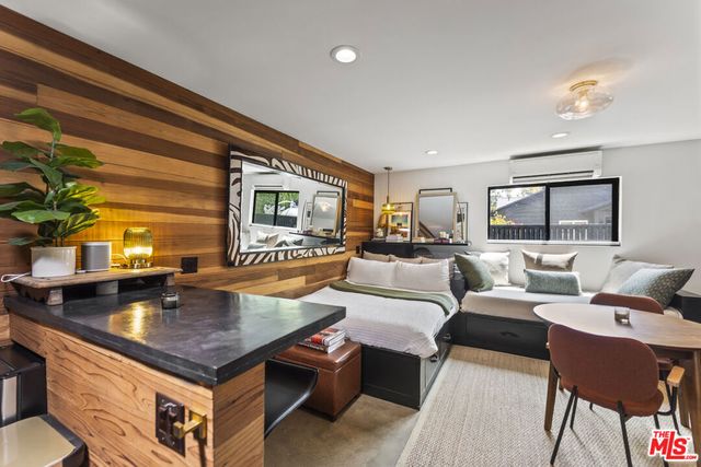 7733 Lexington Avenue, West Hollywood, CA 90046