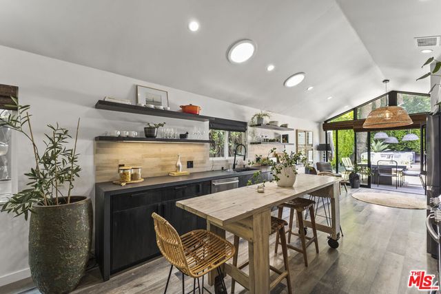 7733 Lexington Avenue, West Hollywood, CA 90046